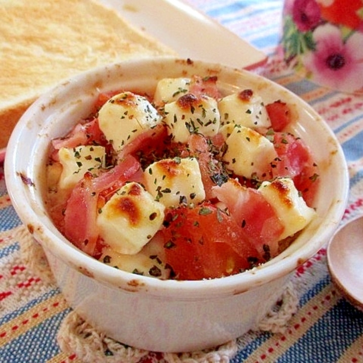 朝食にあと一品！トマトと豆腐の簡単ココット♪